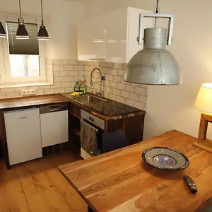 little-apartment-no-1.hamburg-hotels-de.com/